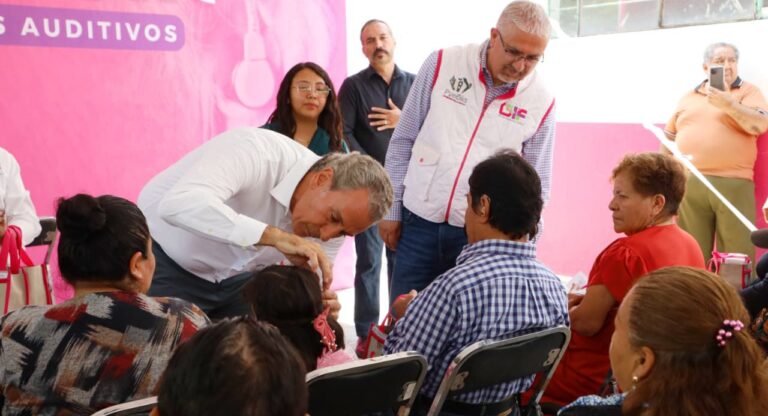 Pepe Chedraui, a través del programa “Oír para Vivir”, entrega 50 aparatos auditivos