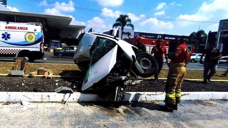 Muere elemento de la Policía de Proximidad Vial, volcó su vehículo en Vía Atlixcáyotl