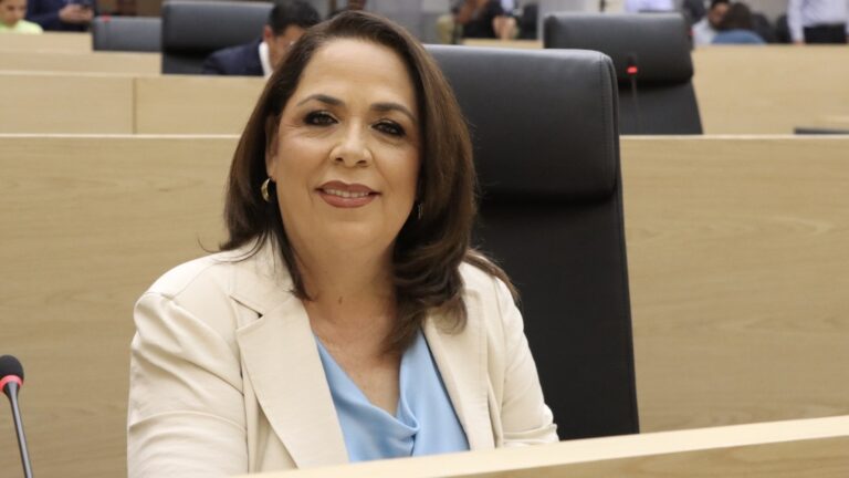 Presenta María Soledad Amieva iniciativa para garantizar atención integral a personas con albinismo en Puebla