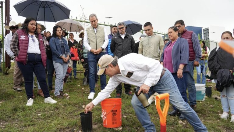 Encabeza Pepe Chedraui jornada de reforestación en Ecocampus BUAP