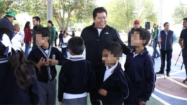 Entregan rehabilitación de cancha de usos múltiples en Pino Suárez