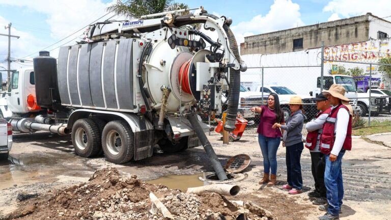 Atienden oportunamente el colapso de un colector pluvial en San Matías Cocoyotla