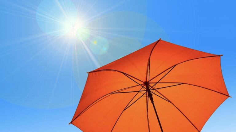 Rayos UV: prevenir daños oculares este verano es clave