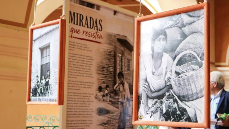 “Miradas que resisten”: Exposición fotográfica de Cale Cano en San Roque