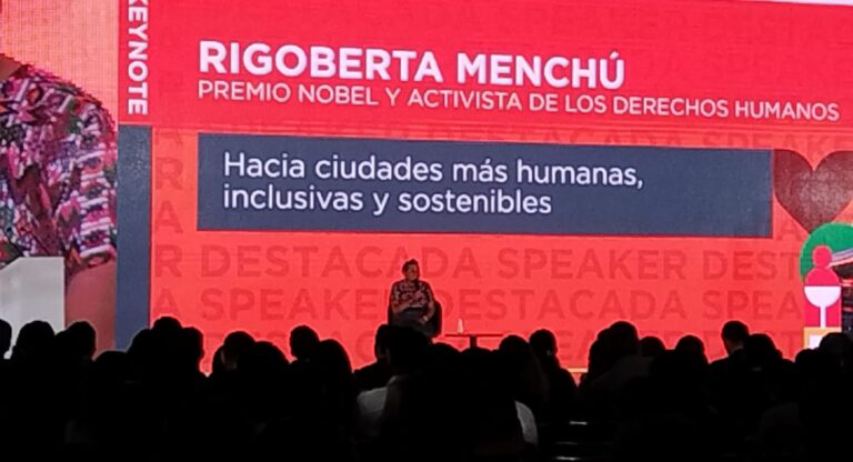 Tecnología no destruye a los seres humanos: Rigoberta Menchú