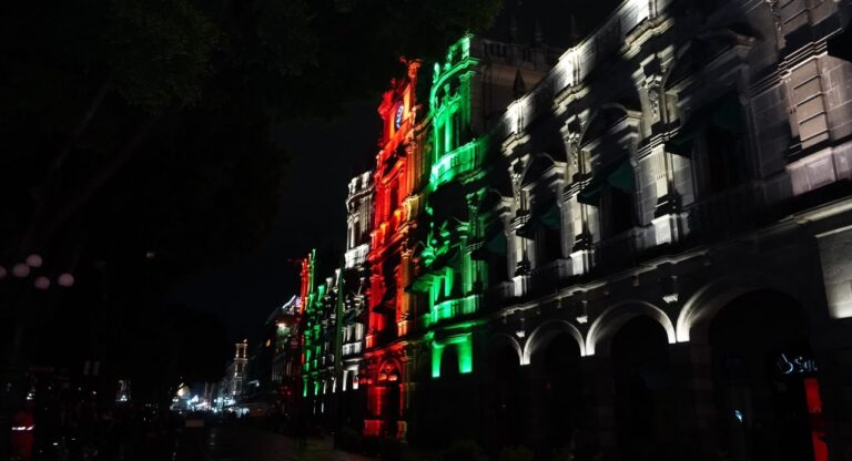 Inaugura Pepe Chedraui nuevo sistema de iluminación arquitectónica del Palacio Municipal