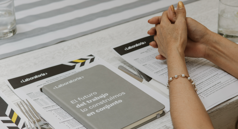 En la era de la IA, el mercado laboral requiere talento híbrido